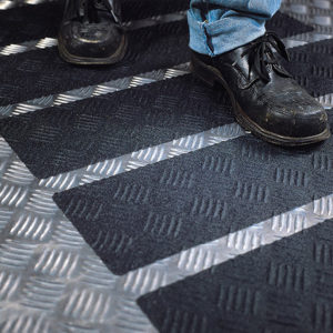 Противоскользящие самоклеющиеся ленты 3M™ Safety-Walk™